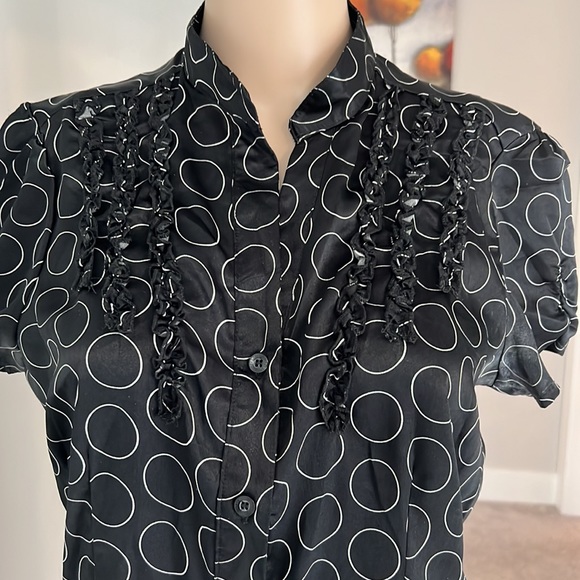 Black Shirt Sleeve Ruffle Blouse size medium - Picture 2 of 5